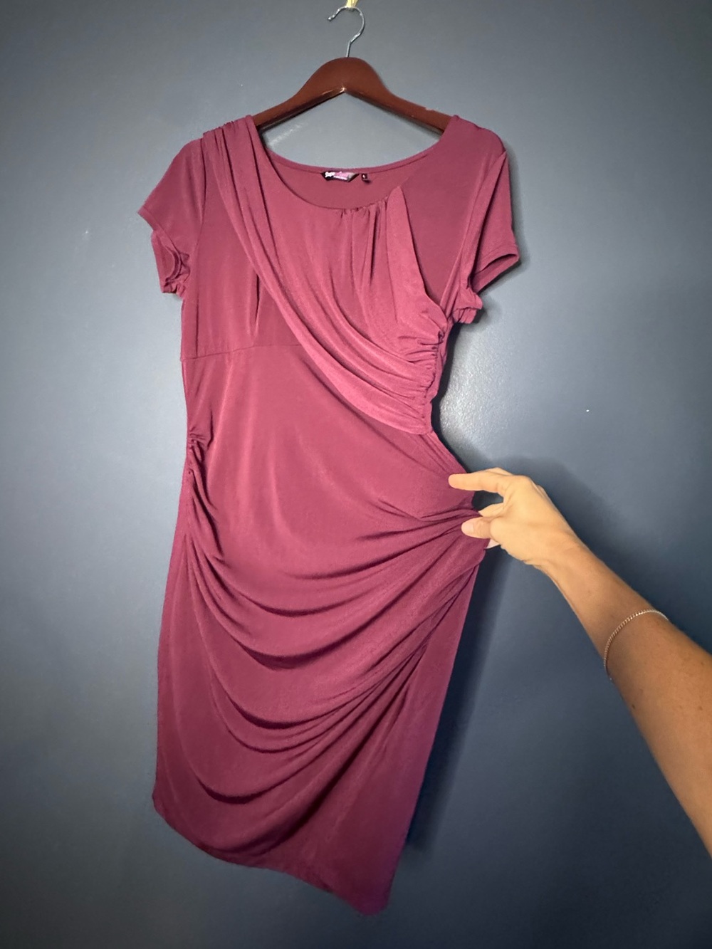 Women’s Ruched Short Sleeve Maroon Plum Dress Large Built in Shape wear LV
